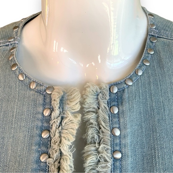 RUBY RD. STUDDED FRINGE ACCENTED OPEN FRONT CROP JEANS JACKET.  WOMEN’S SIZE 10P - Picture 5 of 9